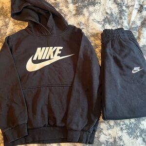 Nike Black Pullover Hoodie and Sweatpants